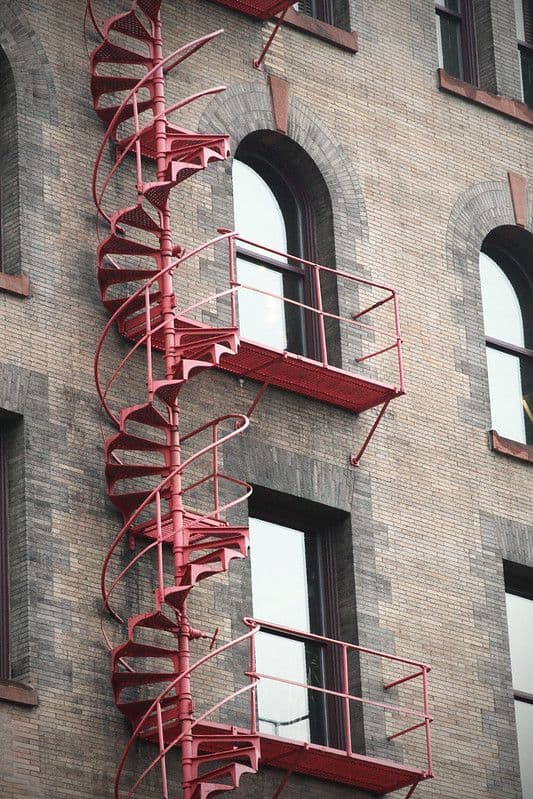 Yanğın Qaçış Pilləkənləri